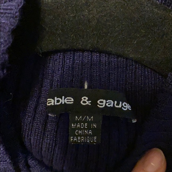 Mock neck sleeveless top - Picture 4 of 4